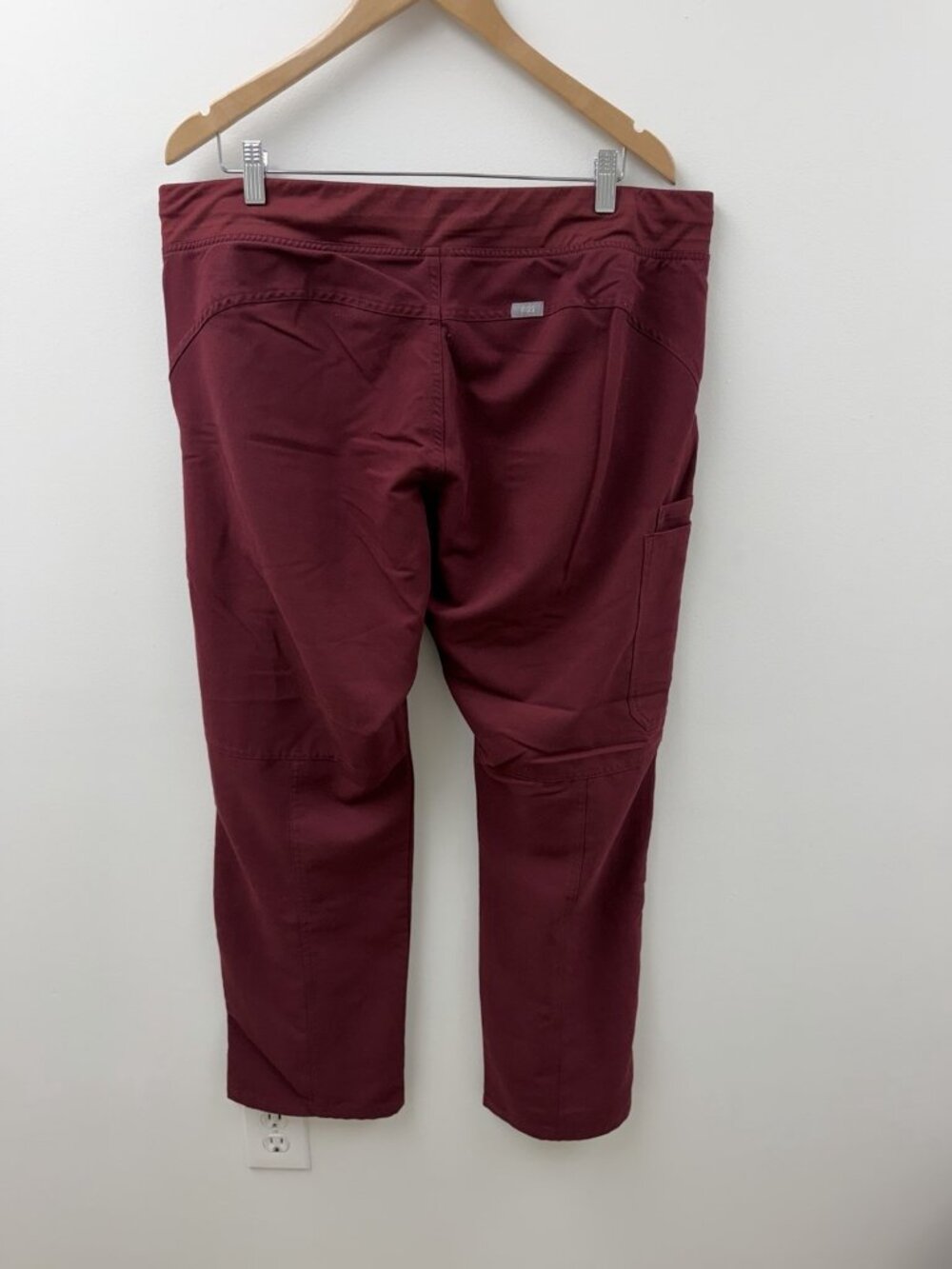 FIGS Scrub Pants Womens XL Burgundy Technical Collection Cargo Pockets T21004 - Picture 5 of 12